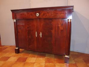 CREDENZA-TOALETE EM PLUMA DE MOGNO ESTILO IMPÉRIO, INÍCIO DO SÉCULO XIX, FRANÇA. cm L127xP56xH100